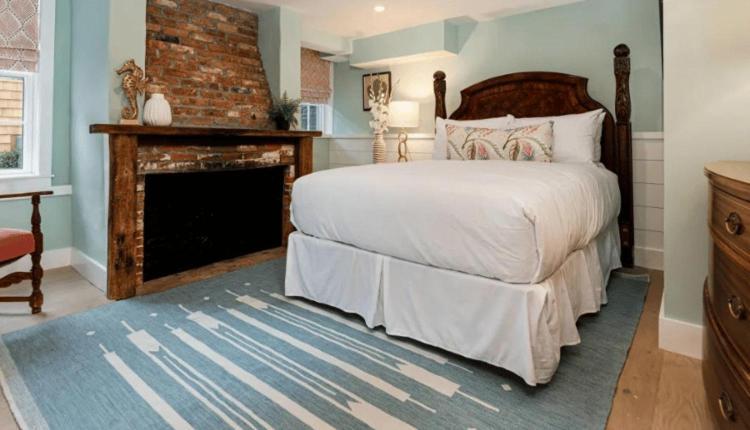 Sherburne Queen Suite with Sleeper Sofa