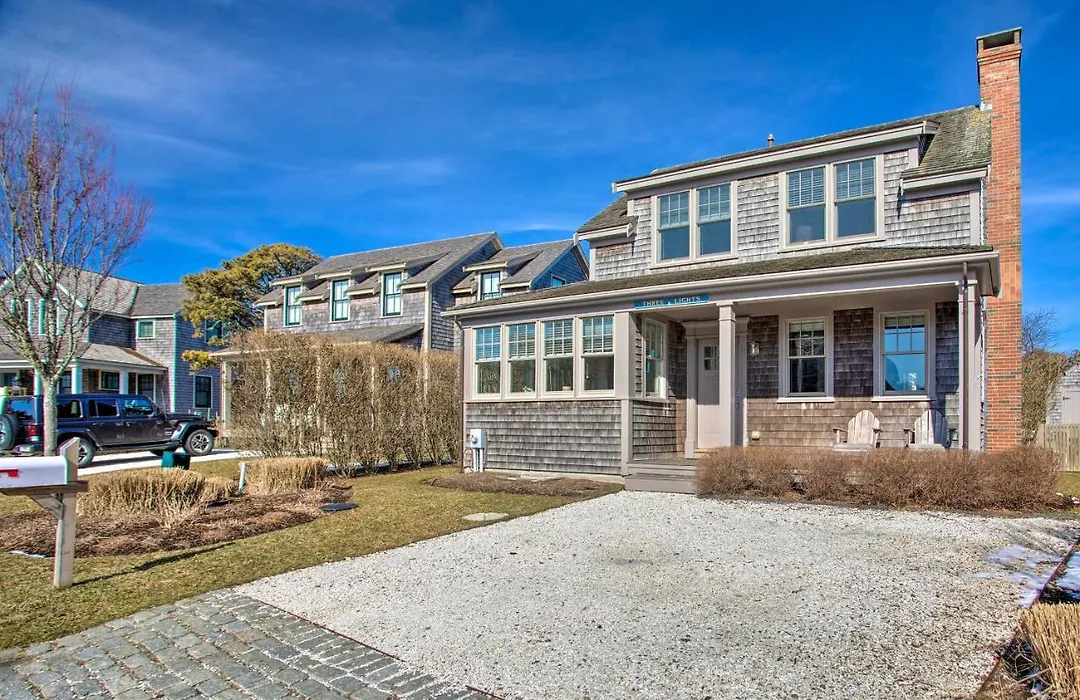Sunny Getaway On Bike Path With Pool Access!-1